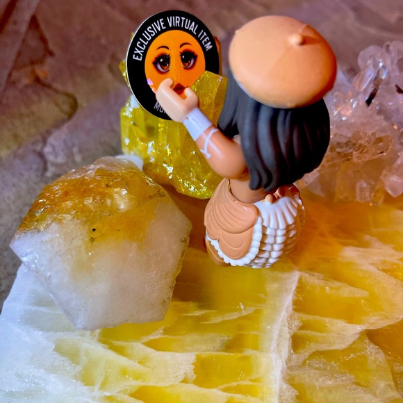 ROBLOX Celebrity SERIES 9 Black box ROYALE HIGH: MON CHERI FACE Virtual Code - Picture 6 of 8